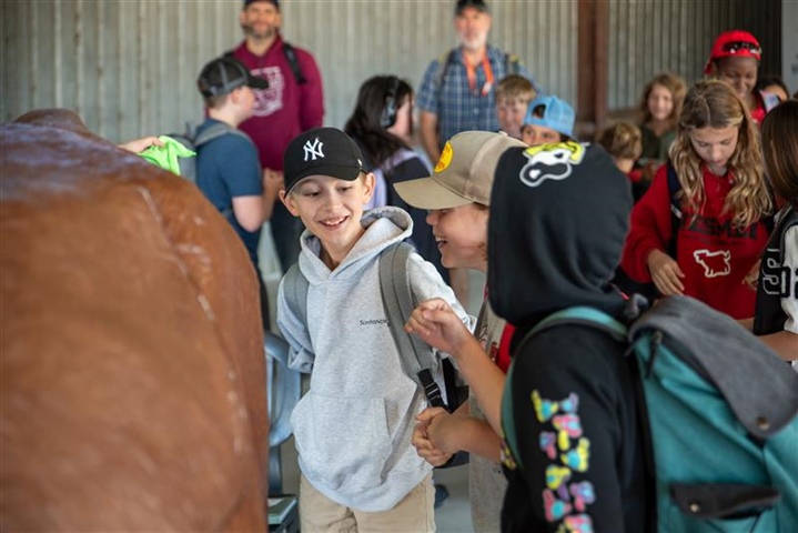 Amazing Agriculture Adventure Returns to Bring Hands-On Agriculture Learning to Manitoba Students